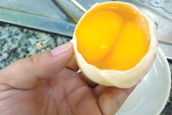Giải mã “trứng lạ”