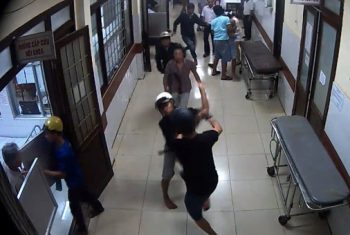 Hỗn chiến trong viện, bác sĩ và bệnh nhân chạy tán loạn