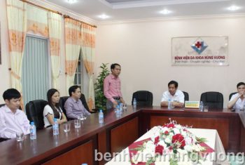 Đoàn kiểm tra TW Đoàn về tham quan và làm việc tại BVĐK Hùng Vương