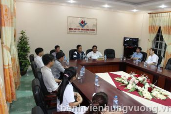Lãnh đạo BVĐK Gia Đình (Đà Nẵng) đến giao lưu và làm việc với BVĐK Hùng Vương.