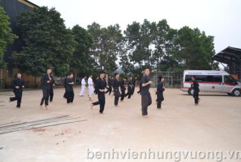Bác sỹ học võ… để phòng thân.