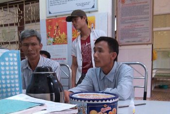 Cứu một cháu bé sinh non suýt bị chôn sống