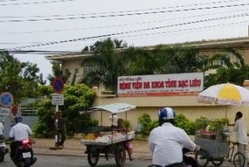 Vụ thai phụ tử vong: “Giúp” mổ không được, Trưởng khoa Sản trả lại tiền “bồi dưỡng”