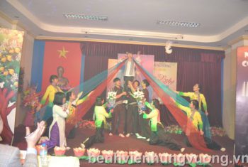 Hội thi văn nghệ chào mừng ngày quốc tế Phụ nữ 8/3