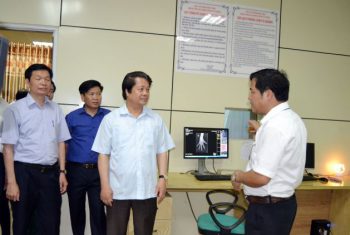 Bí Thư Tỉnh ủy Hoàng Dân Mạc thăm và làm việc tại BVĐK Hùng Vương