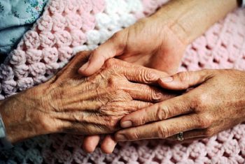 Bệnh viện đa khoa Hùng Vương triển khai dịch vụ “ Chăm sóc y tế tại nhà dành cho bệnh nhân nặng”.