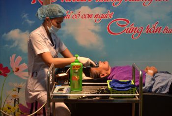 Chăm sóc bệnh nhân toàn diện tại Bệnh viện đa khoa Hùng Vương.