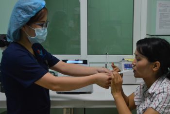 Công nghệ tìm vi khuẩn HP qua hơi thở tại bệnh viện đa khoa Hùng Vương.
