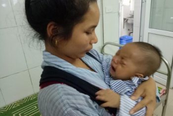 Bé 7 tháng tuổi hoại tử mắt vì gia đình tự chữa bệnh theo lời mách