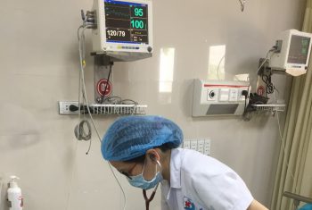 Đứt lìa 1/3 bàn chân do máy cắt cỏ.