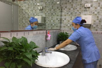 Để nhà vệ sinh không còn là nỗi ám ảnh mỗi khi đến bệnh viện.