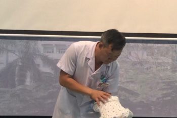 Học ngay cách sau để cứu sống trẻ nếu không may bị hóc dị vật