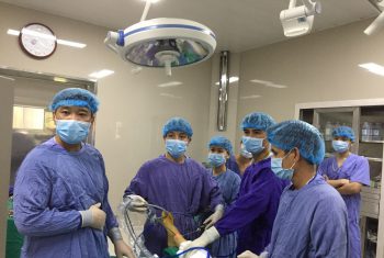 Nội soi khớp cổ chân, tái tạo sụn khớp cho bệnh nhân 32 tuổi sau chấn thương 1 năm.