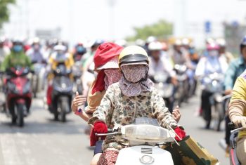 Nắng rát trên 40 độ, bác sĩ cảnh báo dễ tử vong vì say nắng