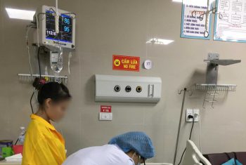 Phẫu thuật dẫn lưu não thất điều trị động kinh sau chấn thương sọ não.