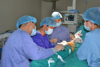 Phẫu thuật kết hợp xương liên mấu chuyển đùi phải cho bệnh nhân di chứng TBMMN.