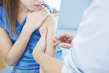 Phòng bệnh uốn ván trẻ sơ sinh.