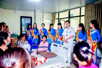 Bệnh viện đa khoa Hùng Vương gửi lời chúc yêu thương tới bệnh nhân nữ và bệnh nhi nhân ngày 20/10.