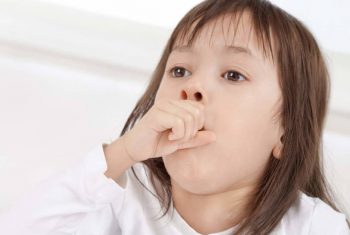 Bí quyết để bé 'nói không' với ho khi giao mùa