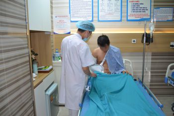 Cứu cánh tay biến dạng của bệnh nhân 28 tuổi bằng phương pháp phẫu thuật kết hợp xương trên, liên cầu lồi cánh tay.