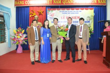 Lãnh đạo Bệnh viện đa khoa Hùng Vương dự lễ kỷ niệm ngày nhà giáo Việt Nam tại trường THPT Đoan Hùng.