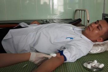 Dốc toàn lực, huy động máu từ nhân viên y tế cứu sống sản phụ, bác sĩ “được” cảm ơn bằng chửi bới, doạ nạt