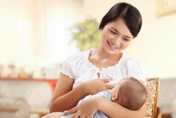 Hãy nuôi con bằng sữa mẹ