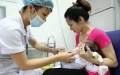 Sau tiêm vắc xin ComBE Five trẻ gặp những phản ứng gì và cha mẹ sẽ phải xử trí ra sao?