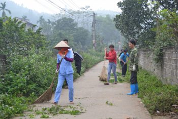 Tổng vệ sinh đường làng, ngõ xóm đón xuân Kỷ Hợi 2019.