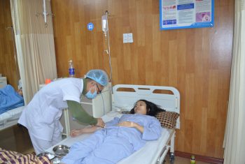 Cứu sống sản phụ chửa ngoài tử cung vỡ lụt máu ổ bụng, sốc mất máu.