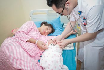 Xin đừng làm tổn thương các bà mẹ không thể cho con bú