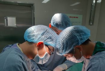 CẢNH BÁO! ĐAU BỤNG ÂM Ỉ BẠN CÓ THỂ ĐÃ BỊ UNG THƯ