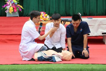 TẬP HUẤN SƠ CẤP CỨU BAN ĐẦU CHO GIÁO VIÊN VÀ HỌC SINH TRƯỜNG THPT ĐOAN HÙNG