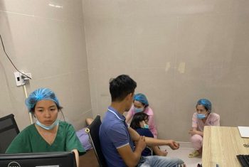 Chồng bệnh nhân vô ơn đã xúc phạm chính những người thầy thuốc đã hi sinh những giọt máu cứu sống vợ mình.