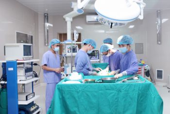 Bệnh viện Đa khoa Hùng Vương: Xây dựng đội ngũ cán bộ y tế “vừa hồng vừa chuyên”