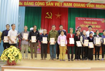 Trao quà “Tết đến mọi nhà” tại xã Hợp Nhất – huyện Đoan Hùng