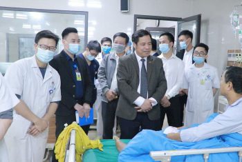 Kỷ niệm ngày Thầy thuốc Việt Nam 27/2: Luật sư có trái tim 'bác sĩ'