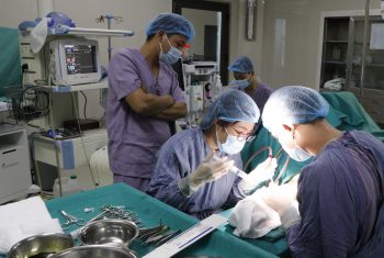 Triển khai thành công kỹ thuật làm cầu nối động mạch cho bệnh nhân suy thận tại Bệnh viện đa khoa Hùng Vương