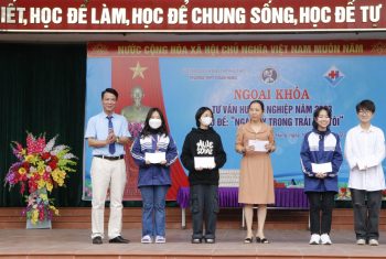 TRAO GIẢI CUỘC THI VIẾT CHỦ ĐỀ “NGHỀ Y TRONG TRÁI TIM TÔI”