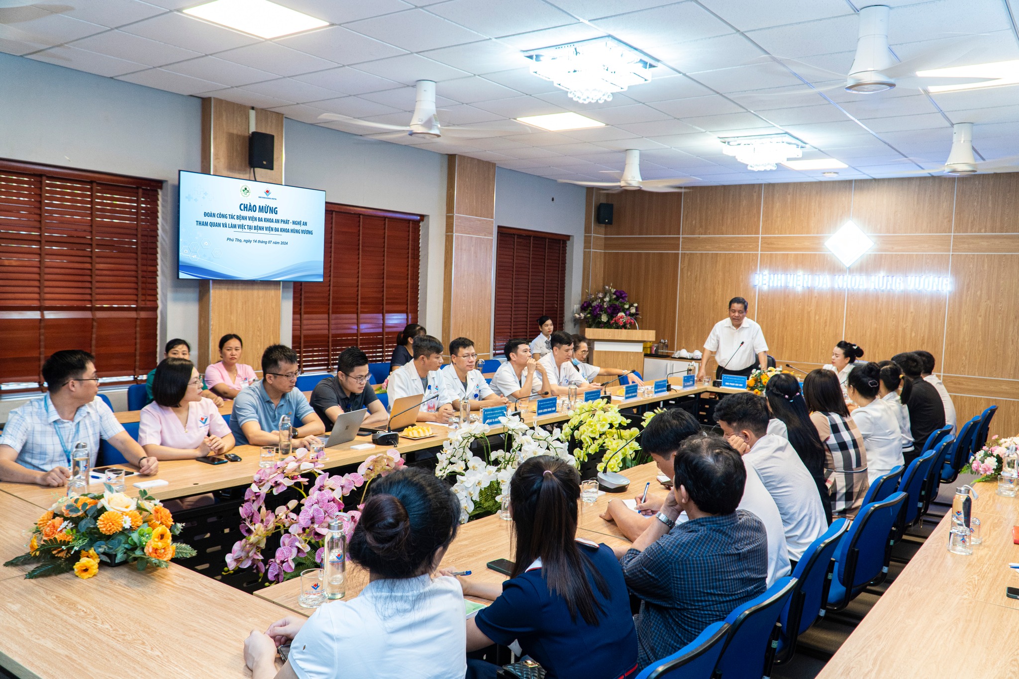 Chào mừng đoàn công tác Bệnh viện Đa khoa An Phát (Nghệ An) tham quan và làm việc tại Bệnh viện Đa khoa Hùng Vương