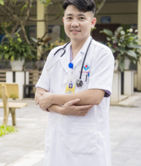 Bác sĩ CKI Phạm Quang Chiến