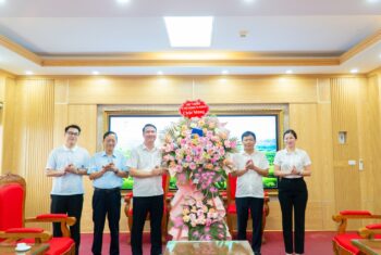 LÃNH ĐẠO BỆNH VIỆN ĐA KHOA HÙNG VƯƠNG CHÚC MỪNG XÃ ĐOAN HÙNG (TỈNH PHÚ THỌ MỚI)
