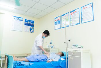 Cảnh báo : Ngã bị vật nhọn đâm vào vùng cạnh hậu môn – Biến chứng nặng nếu không xử trí đúng kịp thời