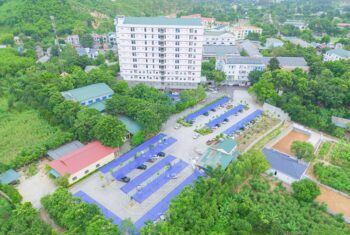 Mưa nắng chẳng lo Hùng Vương đã có bãi để xe oto mái che cực “xịn”! Mưa nắng chẳng lo Hùng Vương đã có bãi để xe oto mái che cực “xịn”!