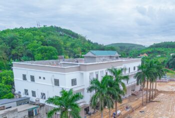 TỪNG BƯỚC HOÀN THIỆN LẮP ĐẶT HỆ THỐNG TRANG THIẾT BỊ HIỆN ĐẠI TẠI PHÒNG KHÁM ĐA KHOA HÙNG VƯƠNG – THANH BA