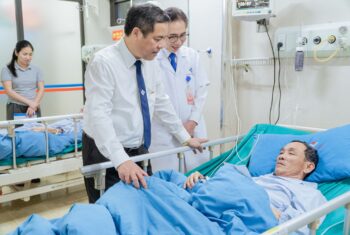 TRAO TẶNG QUÀ TẾT – GỬI TRỌN YÊU THƯƠNG ĐẾN NGƯỜI BỆNH NỘI TRÚ