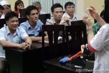 PGS-TS Trần Thị Kiệm tiếp tục về giảng dạy tại Bệnh Viện Hùng Vương