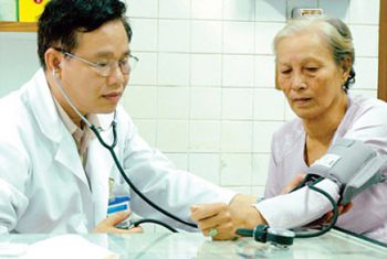 Bác sĩ đâu phải… võ sĩ
