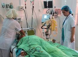 Cứu sống mẹ con sản phụ chết lâm sàng do thuyên tắc ối