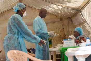 Toàn cảnh thế giới đối phó với bệnh Ebola chết người